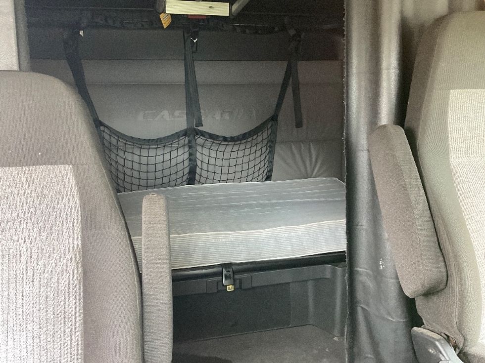 Sleeper Tractor-Heavy Duty Tractors-Freightliner-2022-T12664ST-Valdosta-GA-593,388\n\t\tmiles-$ 60,000 - Image 17