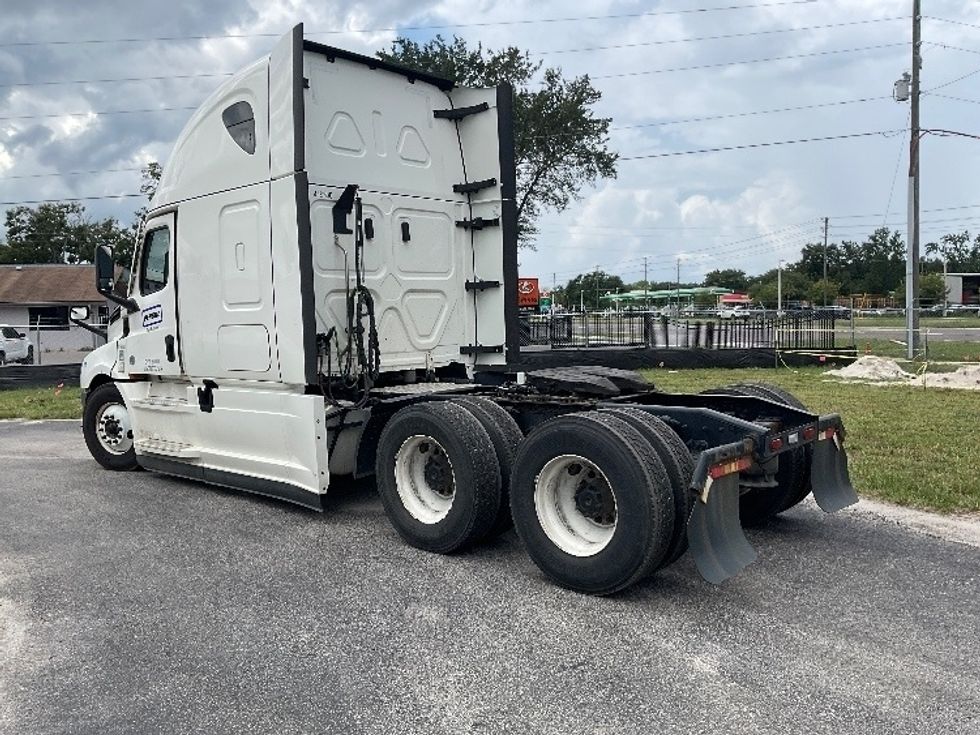 Sleeper Tractor-Heavy Duty Tractors-Freightliner-2022-T12664ST-Valdosta-GA-593,388\n\t\tmiles-$ 60,000 - Image 5