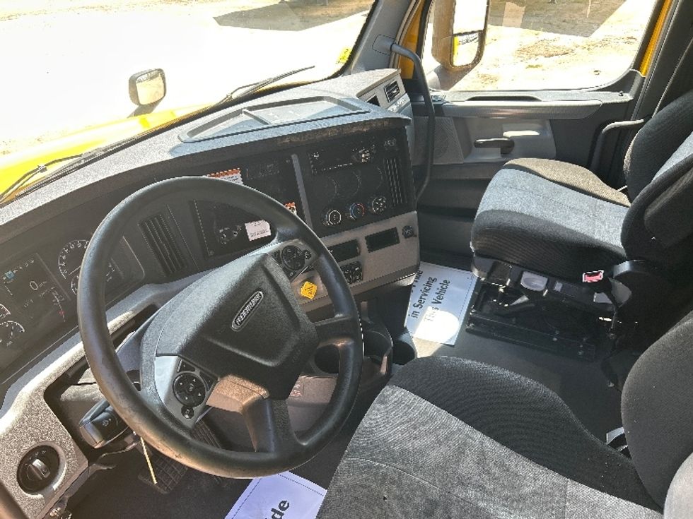 Sleeper Tractor-Heavy Duty Tractors-Freightliner-2022-T12664ST-Valdosta-GA-630,824\n\t\tmiles-$ 55,000 - Image 10