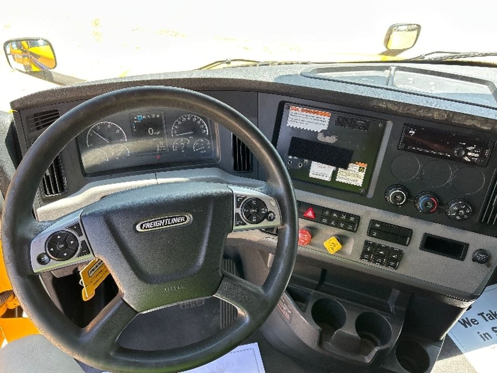 Sleeper Tractor-Heavy Duty Tractors-Freightliner-2022-T12664ST-Valdosta-GA-630,824\n\t\tmiles-$ 55,000 - Image 11