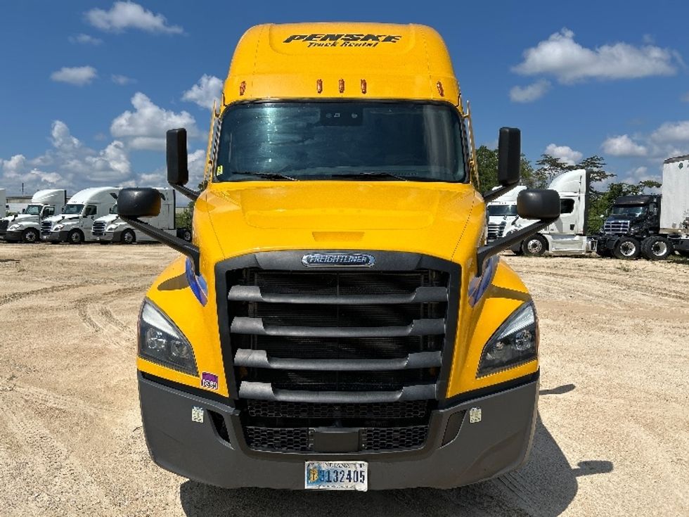 Sleeper Tractor-Heavy Duty Tractors-Freightliner-2022-T12664ST-Valdosta-GA-630,824\n\t\tmiles-$ 55,000 - Image 2