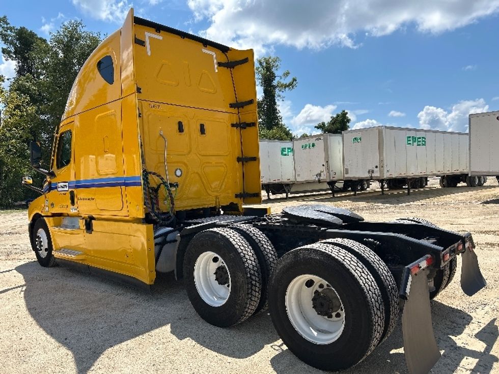 Sleeper Tractor-Heavy Duty Tractors-Freightliner-2022-T12664ST-Valdosta-GA-630,824\n\t\tmiles-$ 55,000 - Image 5