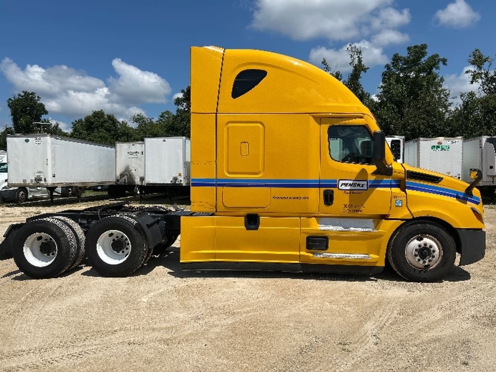 Sleeper Tractor-Heavy Duty Tractors-Freightliner-2022-T12664ST-Valdosta-GA-630,824\n\t\tmiles-$ 55,000 - Image 8