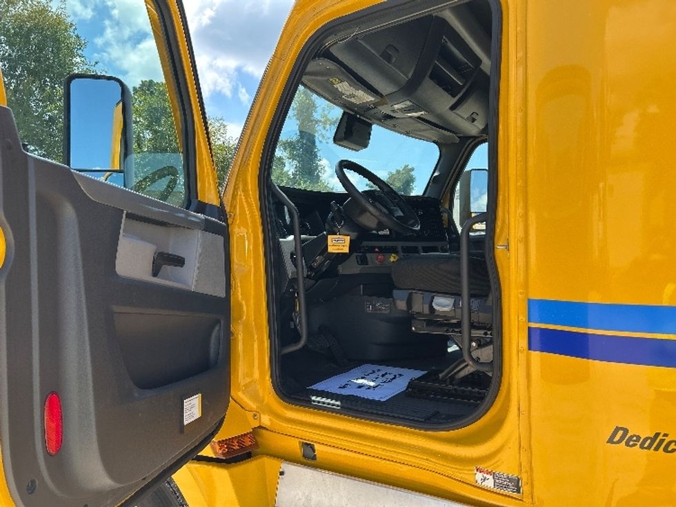 Sleeper Tractor-Heavy Duty Tractors-Freightliner-2022-T12664ST-Valdosta-GA-630,824\n\t\tmiles-$ 55,000 - Image 9