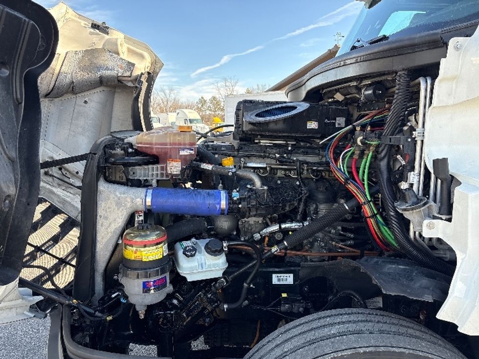 Sleeper Tractor-Heavy Duty Tractors-Freightliner-2022-T12664ST-Wabash-IN-499,401\n\t\tmiles-$ 63,750 - Image 21