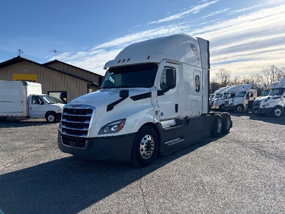 Sleeper Tractor-Heavy Duty Tractors-Freightliner-2022-T12664ST-Wabash-IN-499,401\n\t\tmiles-$ 63,750 - Image 3