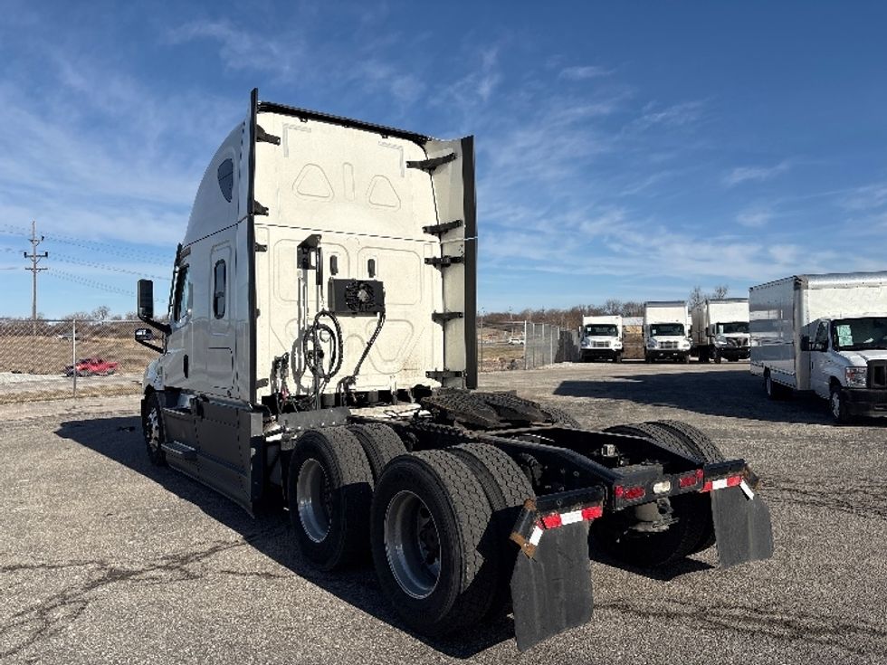 Sleeper Tractor-Heavy Duty Tractors-Freightliner-2022-T12664ST-Wabash-IN-499,401\n\t\tmiles-$ 63,750 - Image 5