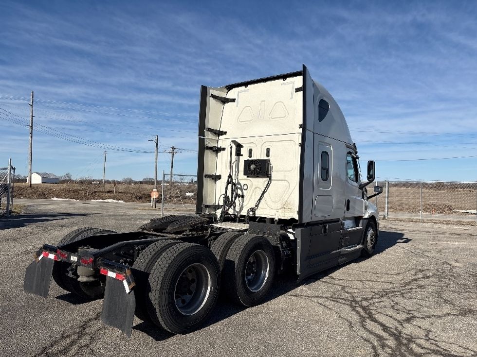 Sleeper Tractor-Heavy Duty Tractors-Freightliner-2022-T12664ST-Wabash-IN-499,401\n\t\tmiles-$ 63,750 - Image 7