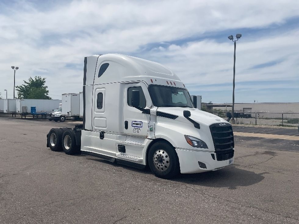 Sleeper Tractor-Heavy Duty Tractors-Freightliner-2022-T12664ST-Warren-MI-499,433\n\t\tmiles-$ 69,250 - Image 1