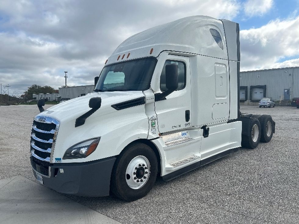 Sleeper Tractor-Heavy Duty Tractors-Freightliner-2022-T12664ST-Warren-MI-557,382\n\t\tmiles-$ 74,250 - Image 3