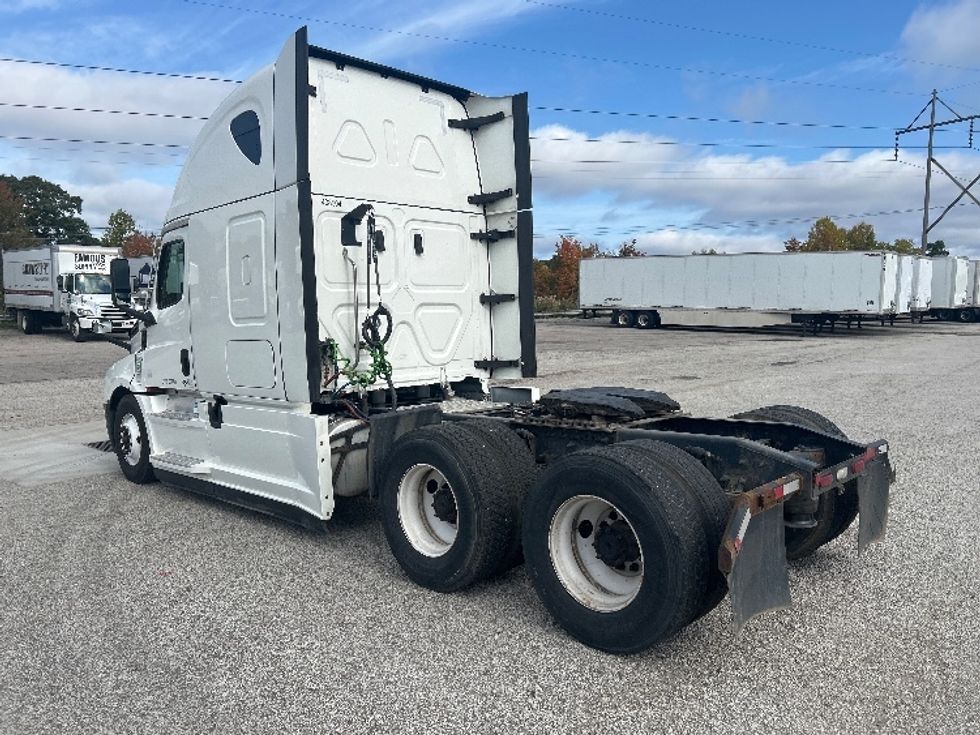 Sleeper Tractor-Heavy Duty Tractors-Freightliner-2022-T12664ST-Warren-MI-557,382\n\t\tmiles-$ 74,250 - Image 5