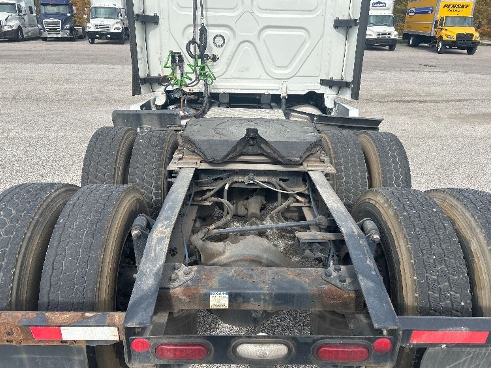 Sleeper Tractor-Heavy Duty Tractors-Freightliner-2022-T12664ST-Warren-MI-557,382\n\t\tmiles-$ 74,250 - Image 6