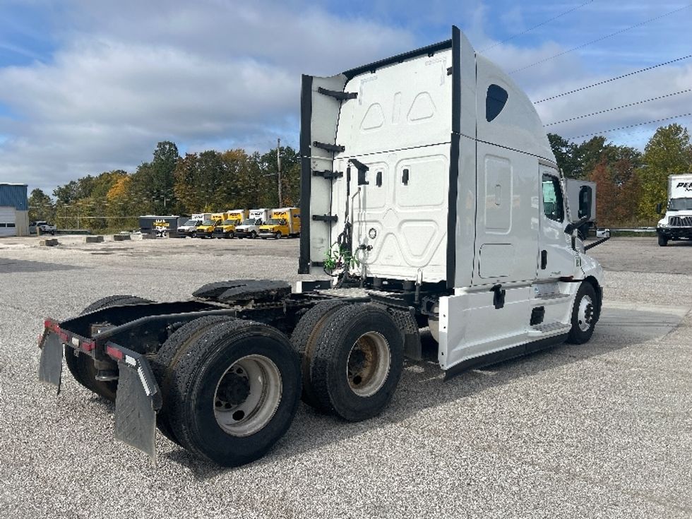 Sleeper Tractor-Heavy Duty Tractors-Freightliner-2022-T12664ST-Warren-MI-557,382\n\t\tmiles-$ 74,250 - Image 7
