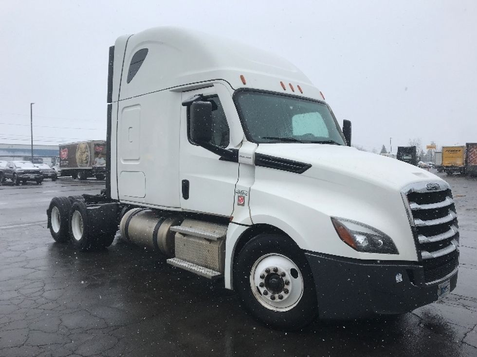 Sleeper Tractor-Heavy Duty Tractors-Freightliner-2022-T12664ST-Watertown-NY-349,615\n\t\tmiles-$ 88,000 - Image 1