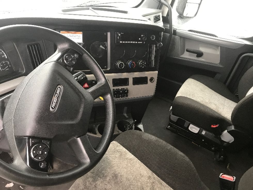 Sleeper Tractor-Heavy Duty Tractors-Freightliner-2022-T12664ST-Watertown-NY-349,615\n\t\tmiles-$ 88,000 - Image 10