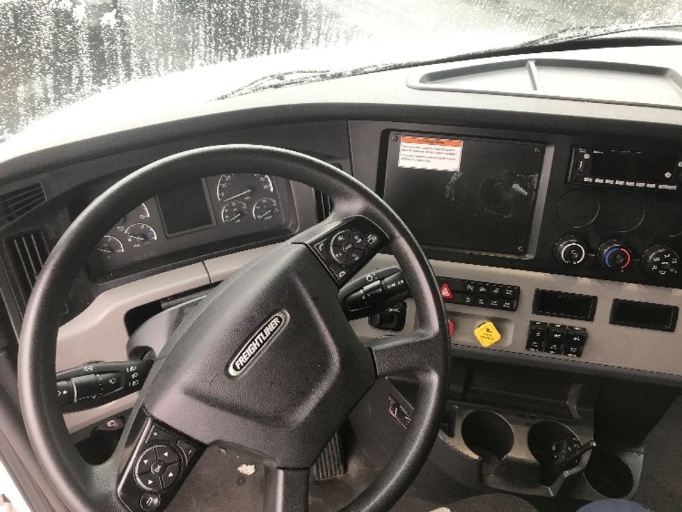 Sleeper Tractor-Heavy Duty Tractors-Freightliner-2022-T12664ST-Watertown-NY-349,615\n\t\tmiles-$ 88,000 - Image 11