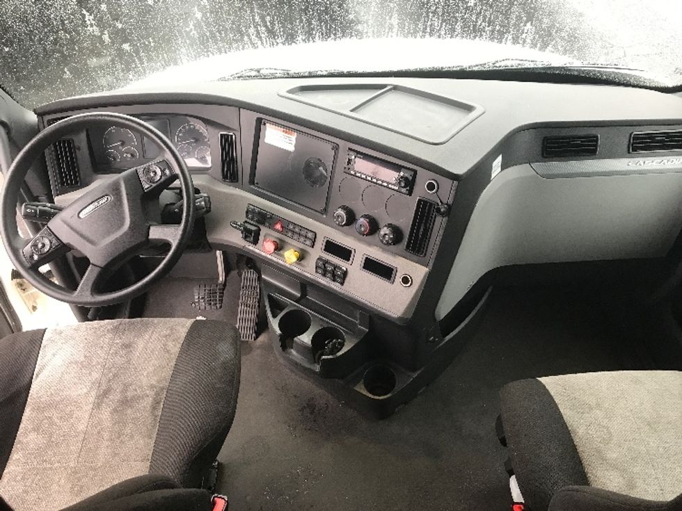 Sleeper Tractor-Heavy Duty Tractors-Freightliner-2022-T12664ST-Watertown-NY-349,615\n\t\tmiles-$ 88,000 - Image 12