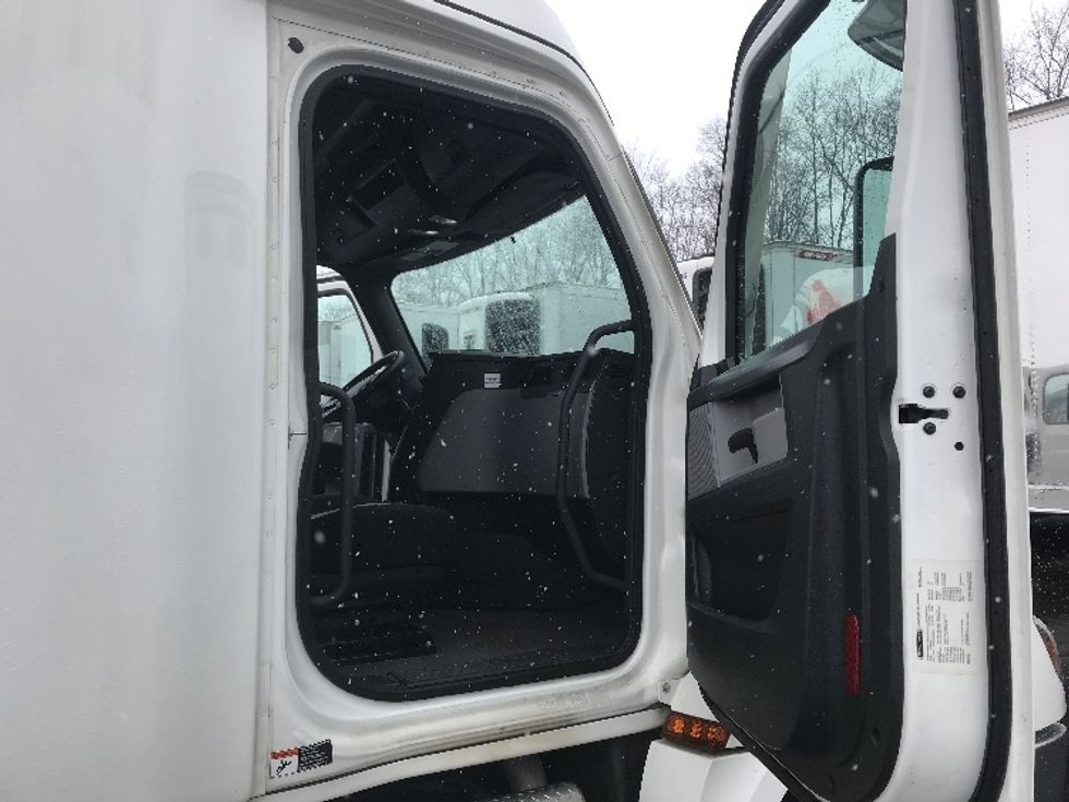 Sleeper Tractor-Heavy Duty Tractors-Freightliner-2022-T12664ST-Watertown-NY-349,615\n\t\tmiles-$ 88,000 - Image 13