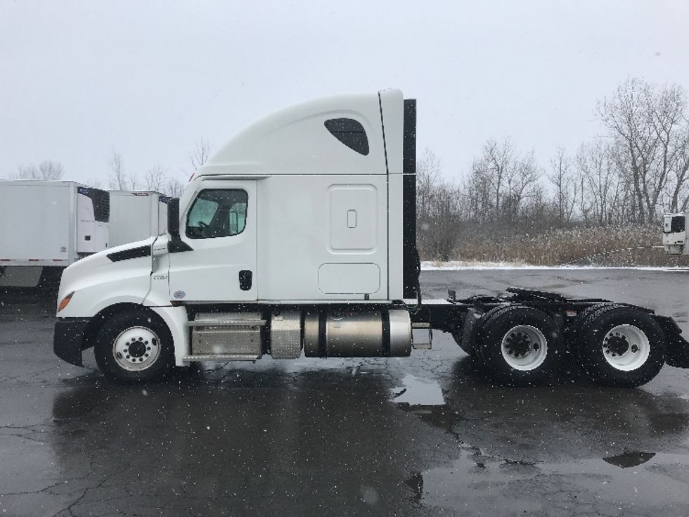 Sleeper Tractor-Heavy Duty Tractors-Freightliner-2022-T12664ST-Watertown-NY-349,615\n\t\tmiles-$ 88,000 - Image 4