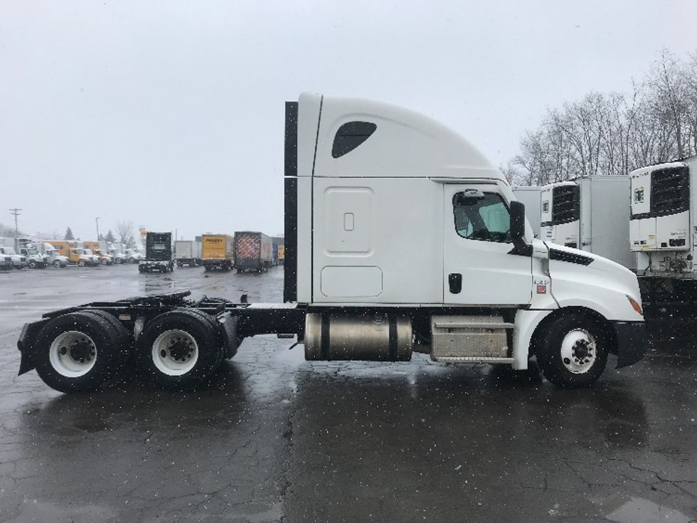 Sleeper Tractor-Heavy Duty Tractors-Freightliner-2022-T12664ST-Watertown-NY-349,615\n\t\tmiles-$ 88,000 - Image 8