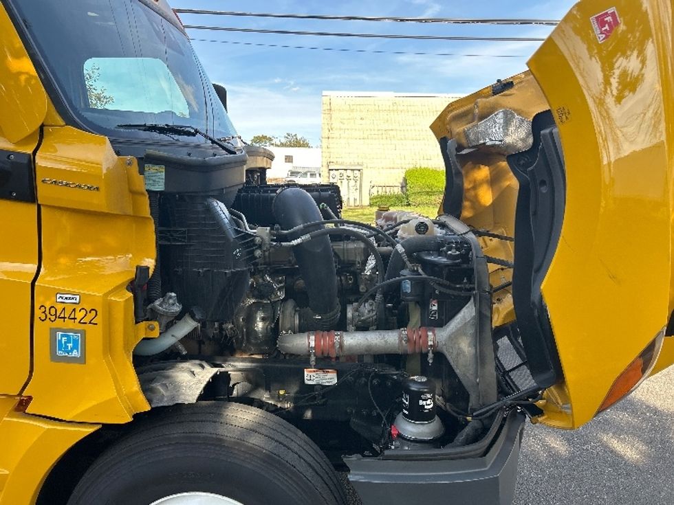 Sleeper Tractor-Heavy Duty Tractors-Freightliner-2022-T12664ST-West Babylon-NY-461,542\n\t\tmiles-$ 68,250 - Image 20