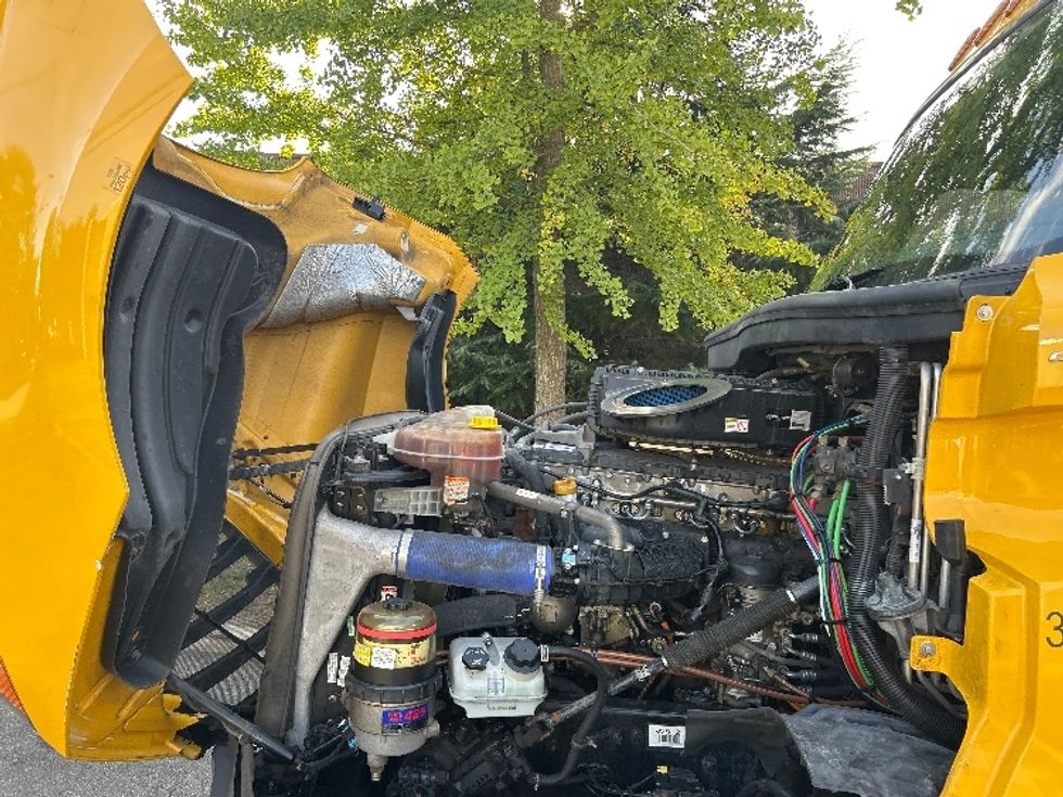 Sleeper Tractor-Heavy Duty Tractors-Freightliner-2022-T12664ST-West Babylon-NY-461,542\n\t\tmiles-$ 68,250 - Image 21