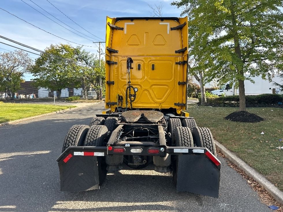 Sleeper Tractor-Heavy Duty Tractors-Freightliner-2022-T12664ST-West Babylon-NY-461,542\n\t\tmiles-$ 68,250 - Image 6
