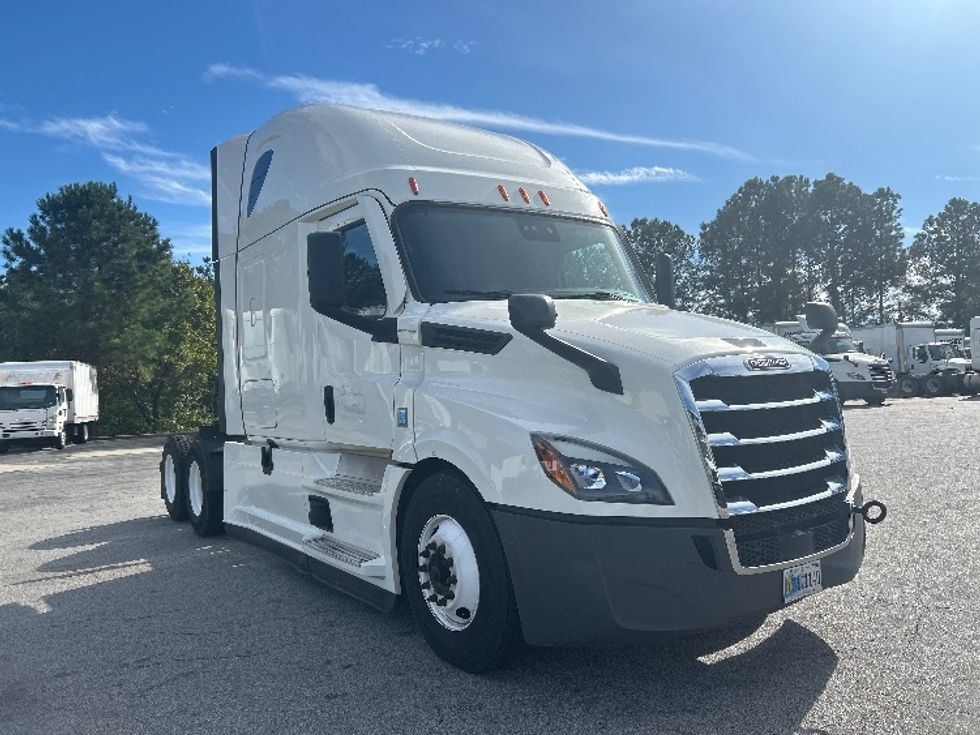 Sleeper Tractor-Heavy Duty Tractors-Freightliner-2022-T12664ST-West Columbia-SC-460,639\n\t\tmiles-$ 73,500 - Image 1