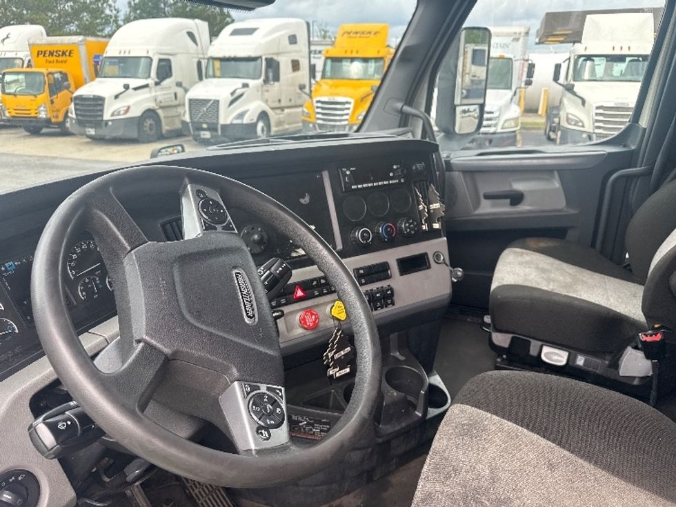 Sleeper Tractor-Heavy Duty Tractors-Freightliner-2022-T12664ST-West Columbia-SC-460,639\n\t\tmiles-$ 73,500 - Image 10