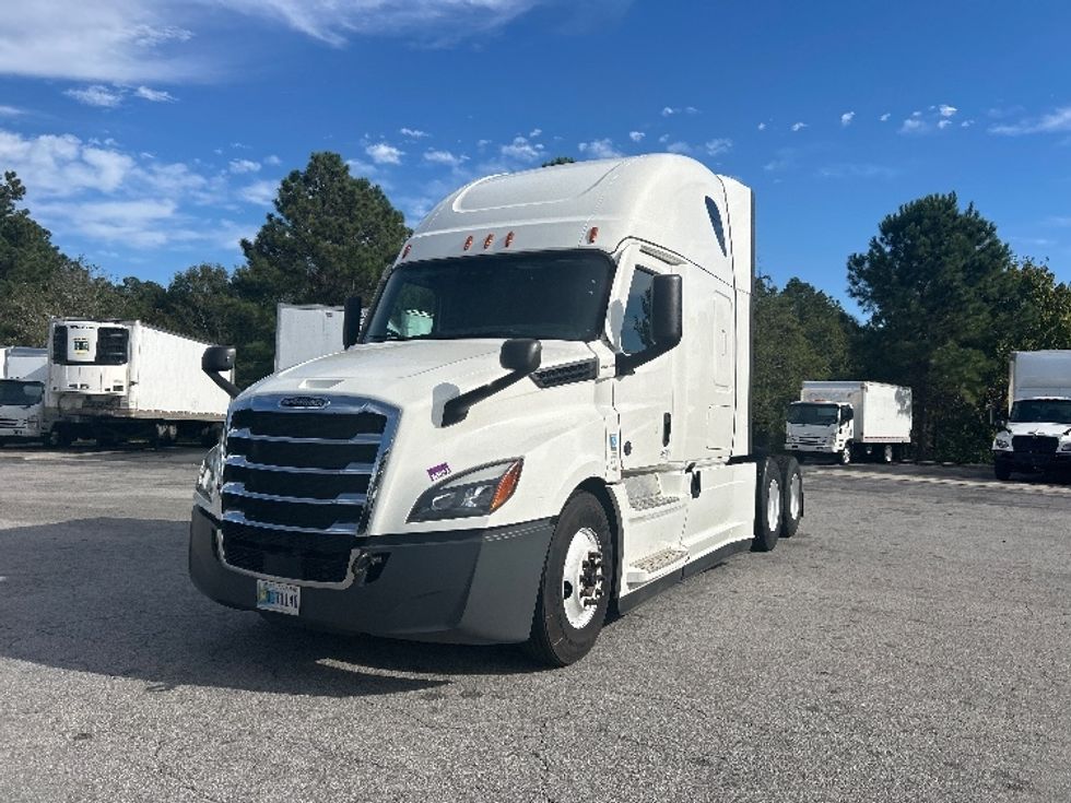 Sleeper Tractor-Heavy Duty Tractors-Freightliner-2022-T12664ST-West Columbia-SC-460,639\n\t\tmiles-$ 73,500 - Image 3