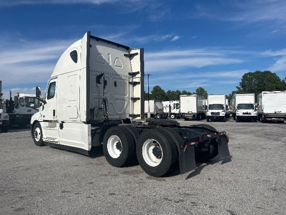 Sleeper Tractor-Heavy Duty Tractors-Freightliner-2022-T12664ST-West Columbia-SC-460,639\n\t\tmiles-$ 73,500 - Image 5