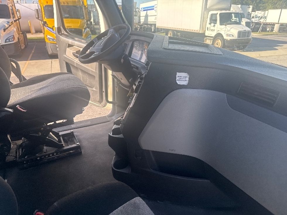 Sleeper Tractor-Heavy Duty Tractors-Freightliner-2022-T12664ST-West Columbia-SC-583,714\n\t\tmiles-$ 61,750 - Image 15