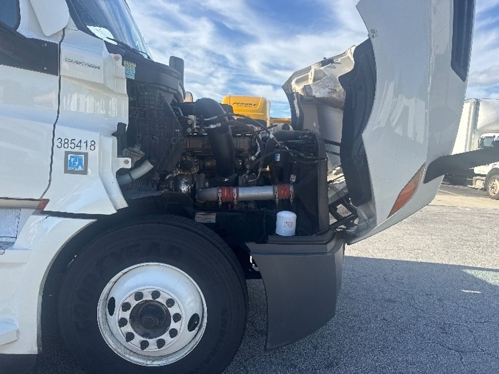 Sleeper Tractor-Heavy Duty Tractors-Freightliner-2022-T12664ST-West Columbia-SC-583,714\n\t\tmiles-$ 61,750 - Image 20