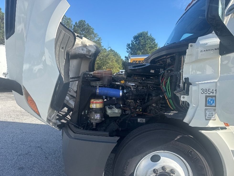 Sleeper Tractor-Heavy Duty Tractors-Freightliner-2022-T12664ST-West Columbia-SC-583,714\n\t\tmiles-$ 61,750 - Image 21