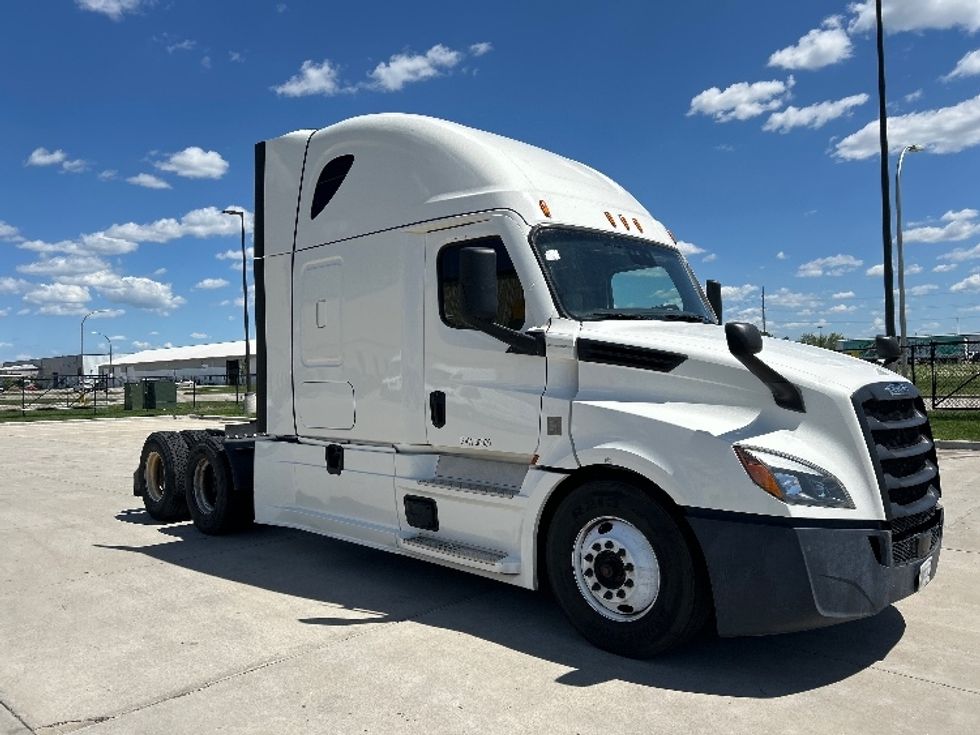 Sleeper Tractor-Heavy Duty Tractors-Freightliner-2022-T12664ST-West Fargo-ND-509,514\n\t\tmiles-$ 71,000 - Image 1