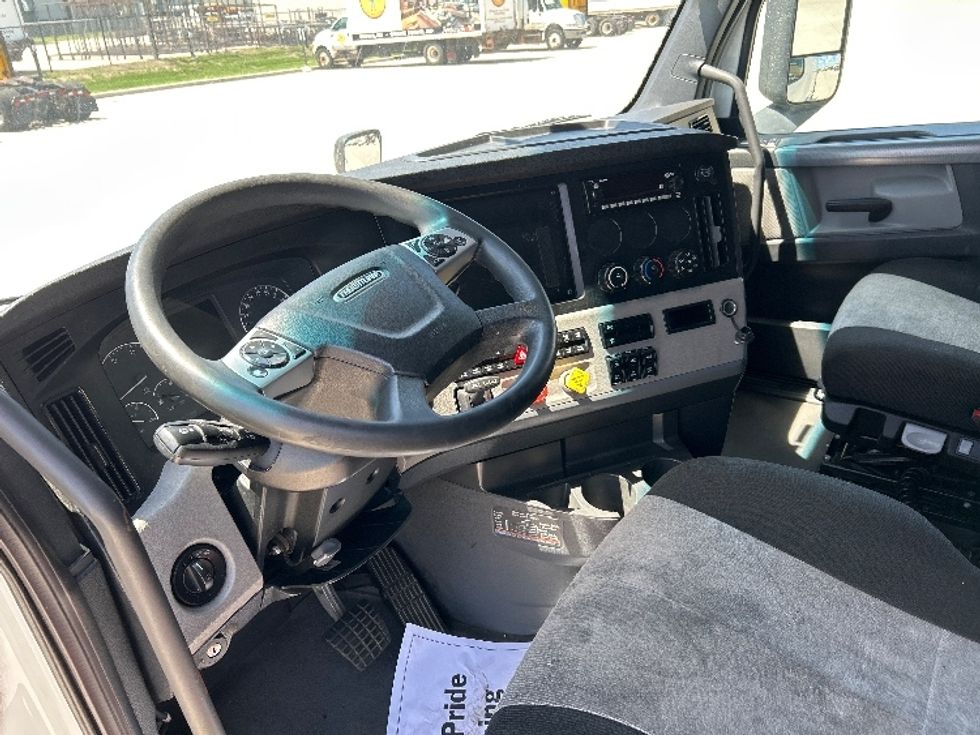 Sleeper Tractor-Heavy Duty Tractors-Freightliner-2022-T12664ST-West Fargo-ND-509,514\n\t\tmiles-$ 71,000 - Image 10