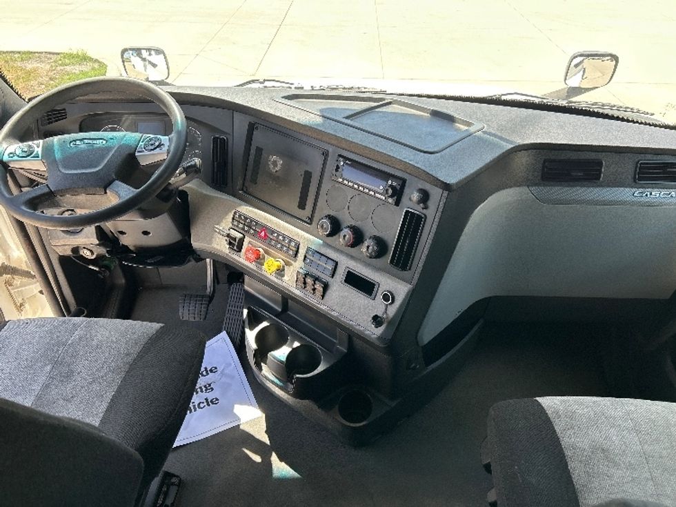 Sleeper Tractor-Heavy Duty Tractors-Freightliner-2022-T12664ST-West Fargo-ND-509,514\n\t\tmiles-$ 71,000 - Image 12