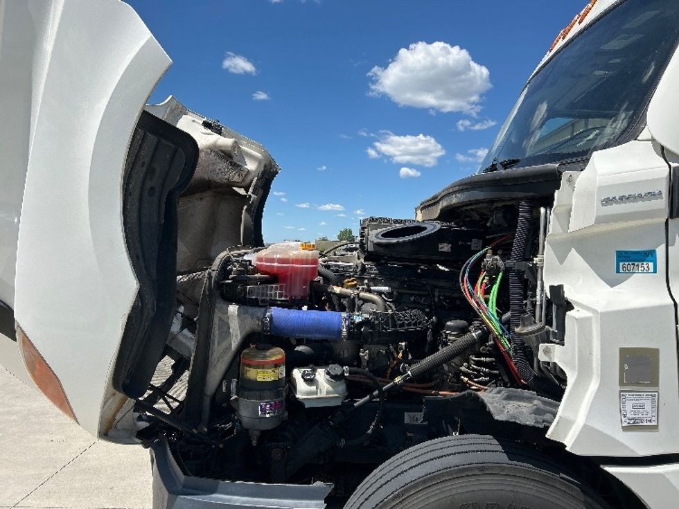 Sleeper Tractor-Heavy Duty Tractors-Freightliner-2022-T12664ST-West Fargo-ND-509,514\n\t\tmiles-$ 71,000 - Image 21