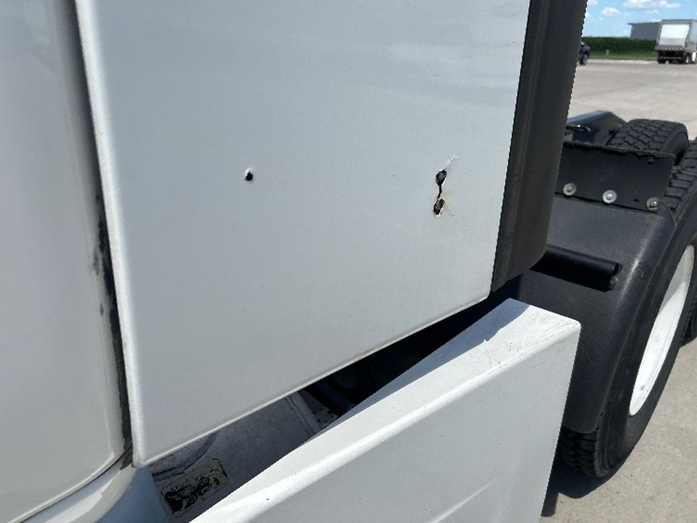 Sleeper Tractor-Heavy Duty Tractors-Freightliner-2022-T12664ST-West Fargo-ND-509,514\n\t\tmiles-$ 71,000 - Image 26