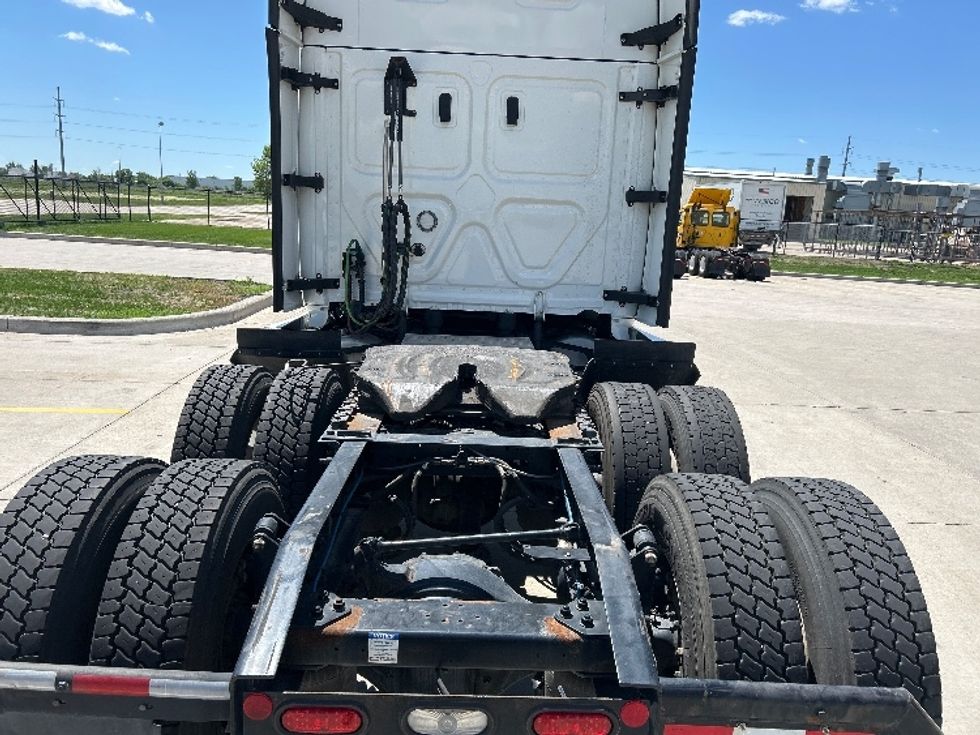 Sleeper Tractor-Heavy Duty Tractors-Freightliner-2022-T12664ST-West Fargo-ND-509,514\n\t\tmiles-$ 71,000 - Image 6