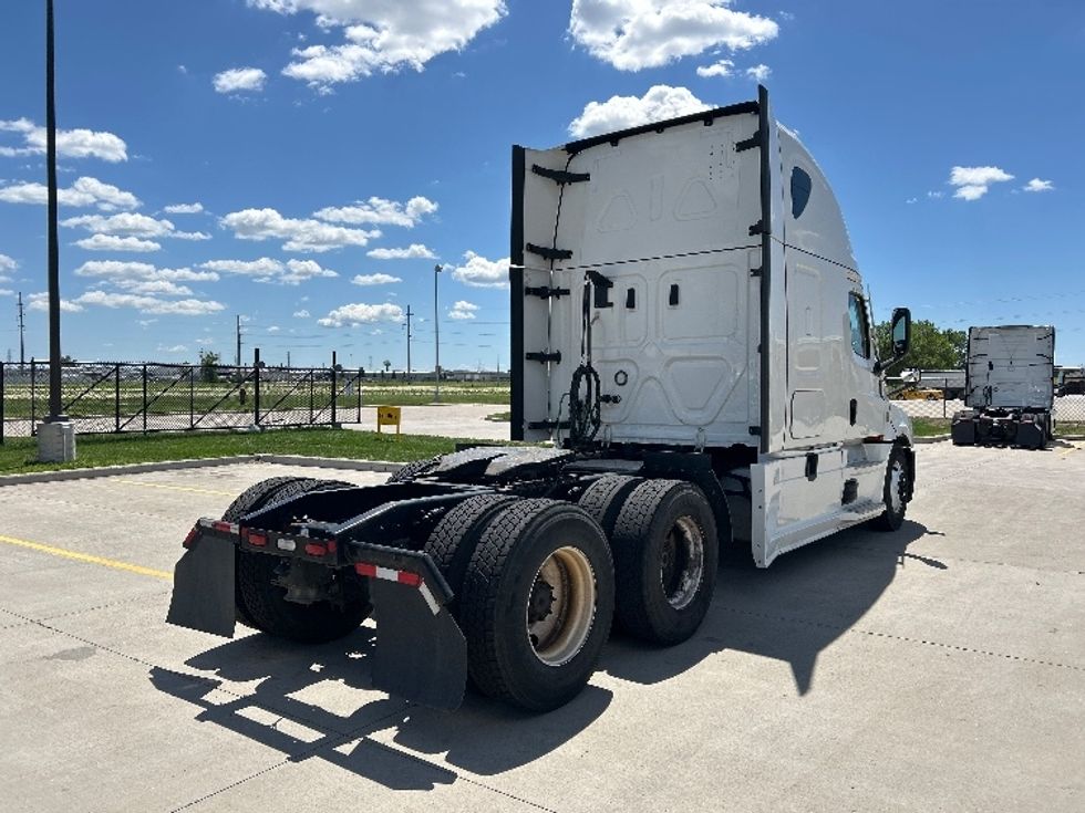 Sleeper Tractor-Heavy Duty Tractors-Freightliner-2022-T12664ST-West Fargo-ND-509,514\n\t\tmiles-$ 71,000 - Image 7