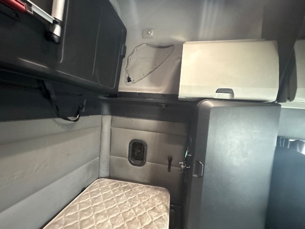 Sleeper Tractor-Heavy Duty Tractors-Freightliner-2022-T12664ST-West Sacramento-CA-200,193\n\t\tmiles-$ 103,750 - Image 18