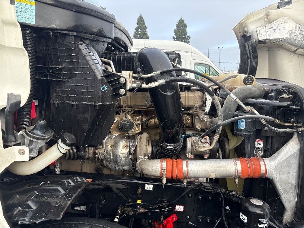 Sleeper Tractor-Heavy Duty Tractors-Freightliner-2022-T12664ST-West Sacramento-CA-200,193\n\t\tmiles-$ 103,750 - Image 20