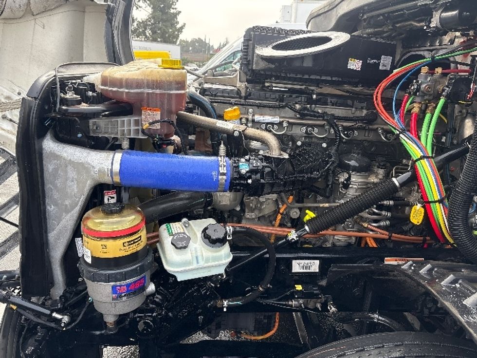 Sleeper Tractor-Heavy Duty Tractors-Freightliner-2022-T12664ST-West Sacramento-CA-200,193\n\t\tmiles-$ 103,750 - Image 21