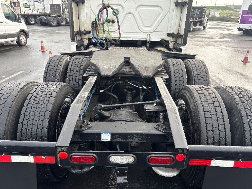 Sleeper Tractor-Heavy Duty Tractors-Freightliner-2022-T12664ST-West Sacramento-CA-200,193\n\t\tmiles-$ 103,750 - Image 6