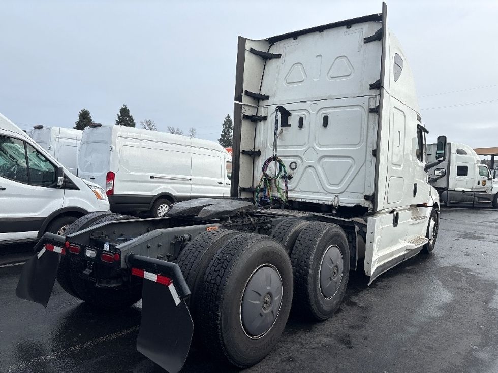 Sleeper Tractor-Heavy Duty Tractors-Freightliner-2022-T12664ST-West Sacramento-CA-200,193\n\t\tmiles-$ 103,750 - Image 7