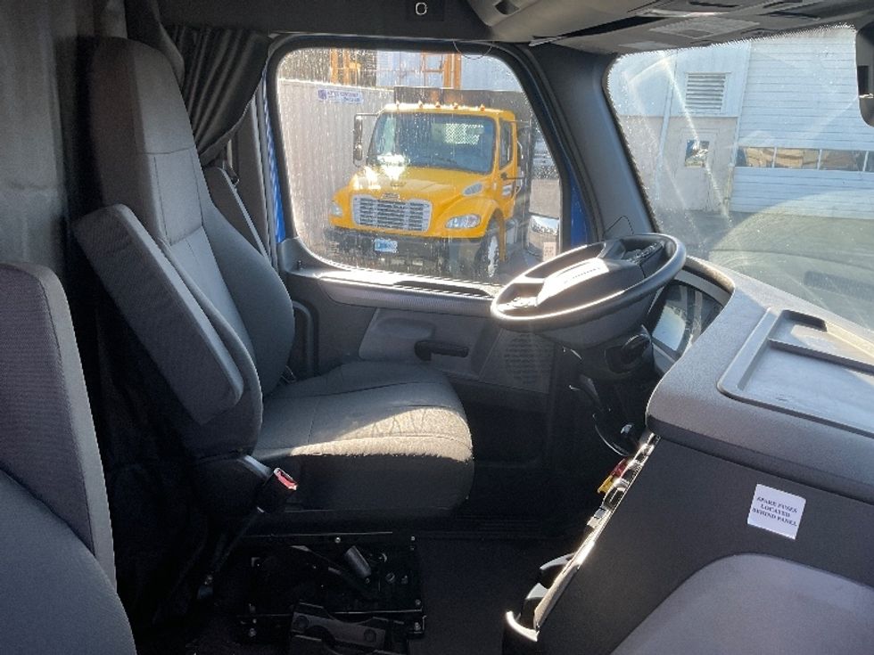 Sleeper Tractor-Heavy Duty Tractors-Freightliner-2022-T12664ST-West Sacramento-CA-345,264\n\t\tmiles-$ 96,500 - Image 15