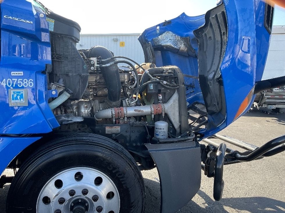 Sleeper Tractor-Heavy Duty Tractors-Freightliner-2022-T12664ST-West Sacramento-CA-345,264\n\t\tmiles-$ 96,500 - Image 20