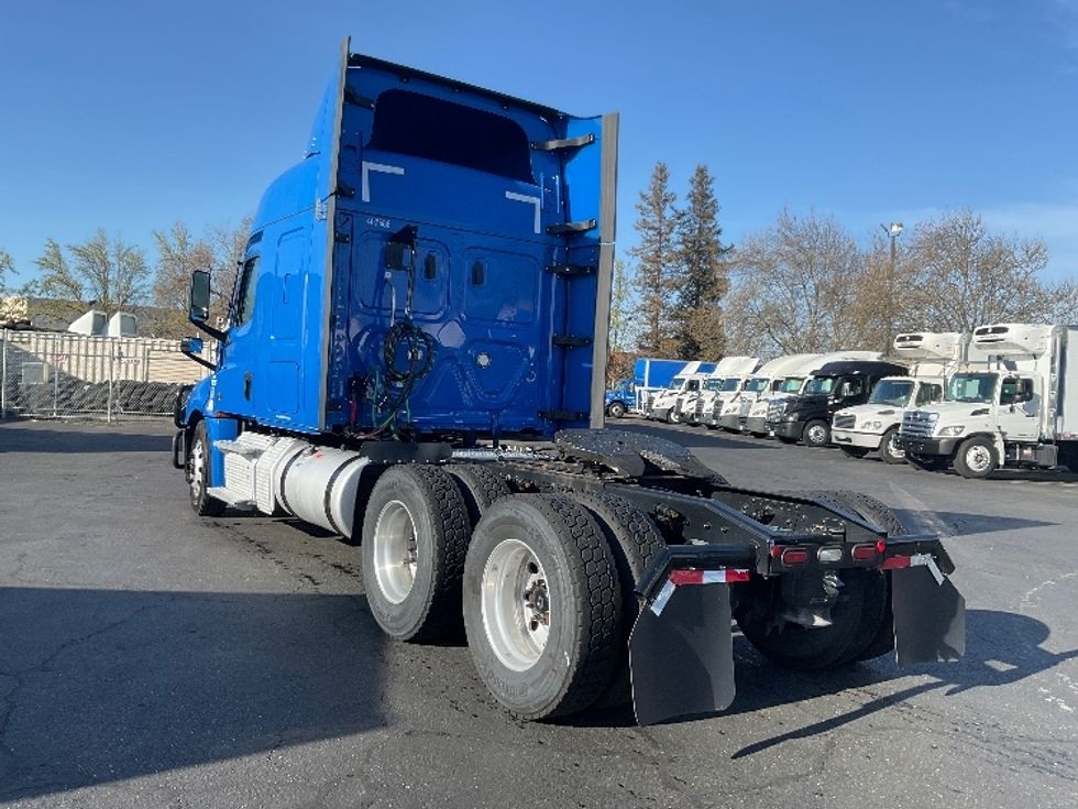Sleeper Tractor-Heavy Duty Tractors-Freightliner-2022-T12664ST-West Sacramento-CA-345,264\n\t\tmiles-$ 96,500 - Image 5