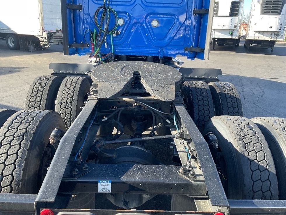 Sleeper Tractor-Heavy Duty Tractors-Freightliner-2022-T12664ST-West Sacramento-CA-345,264\n\t\tmiles-$ 96,500 - Image 6